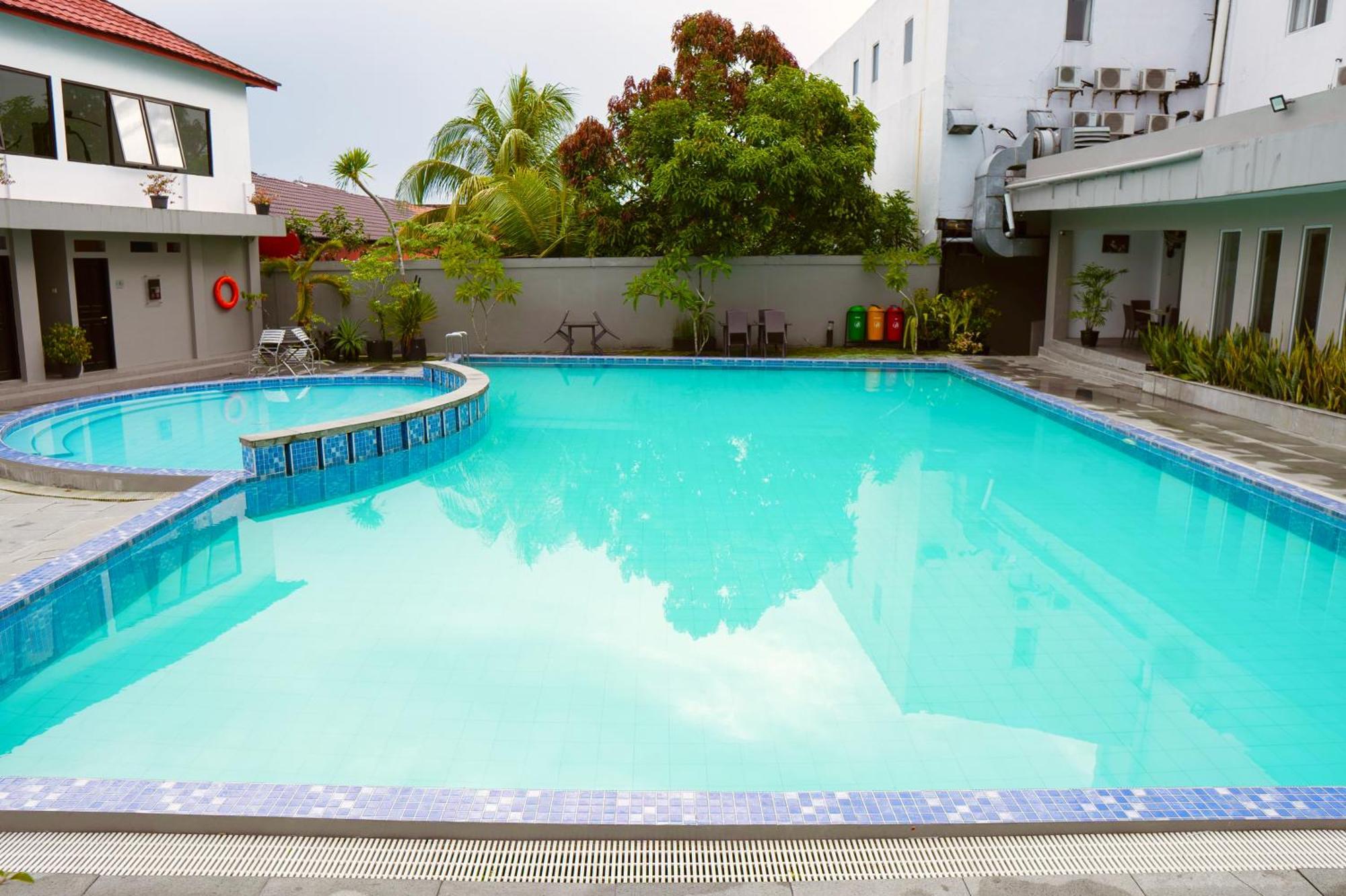 Brits Hotel Pangkalanbuun Exterior foto